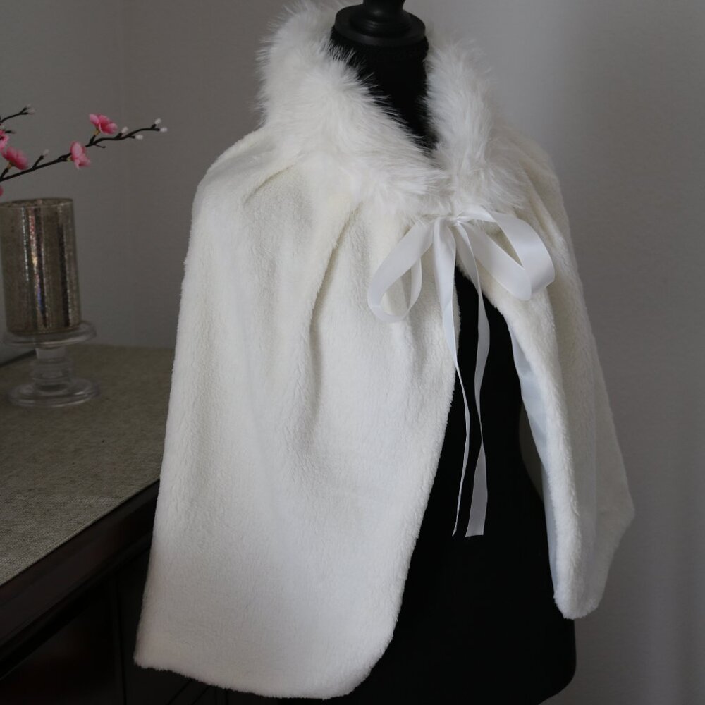 NWOT Faux fur wrap - Picture 2 of 5